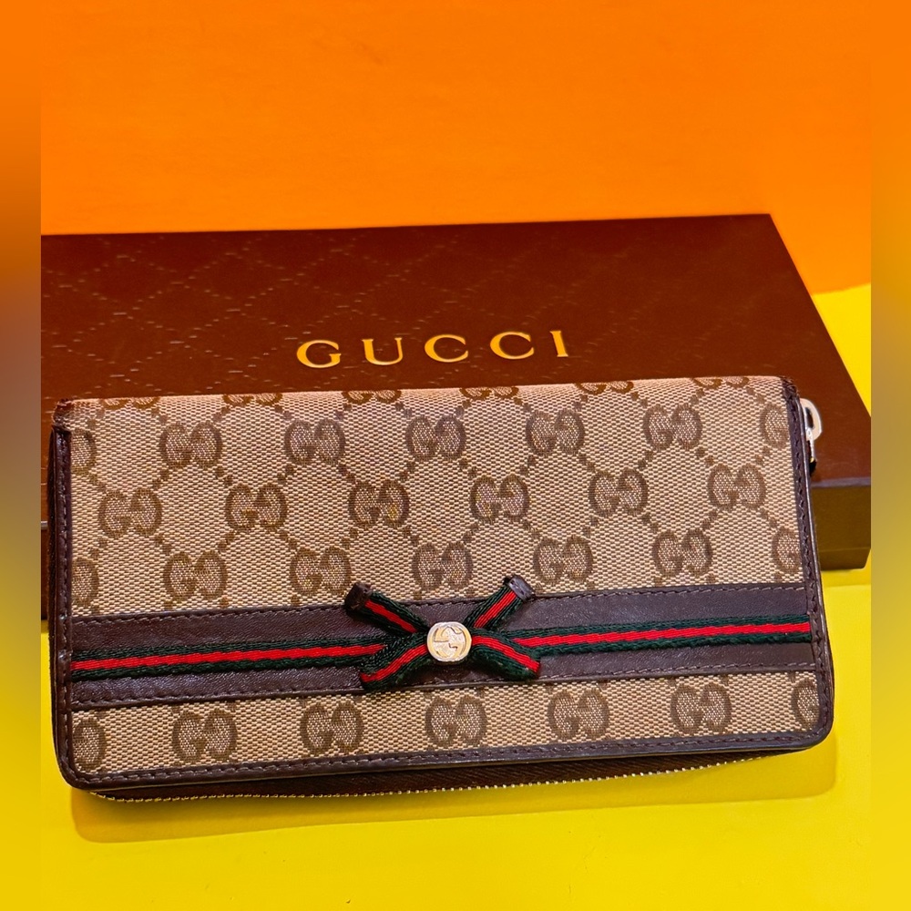 Gucci Sherry line Zippee round Wallet with Green and Red Accents